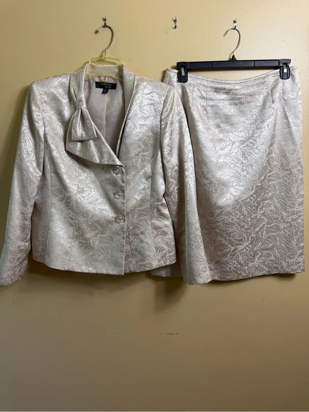 Collections by Le Suit champagne, silver skirt suit size 12